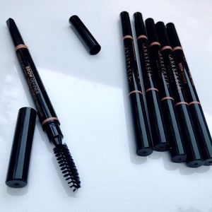 Anastasia Beverly Hills 1 left brown left!